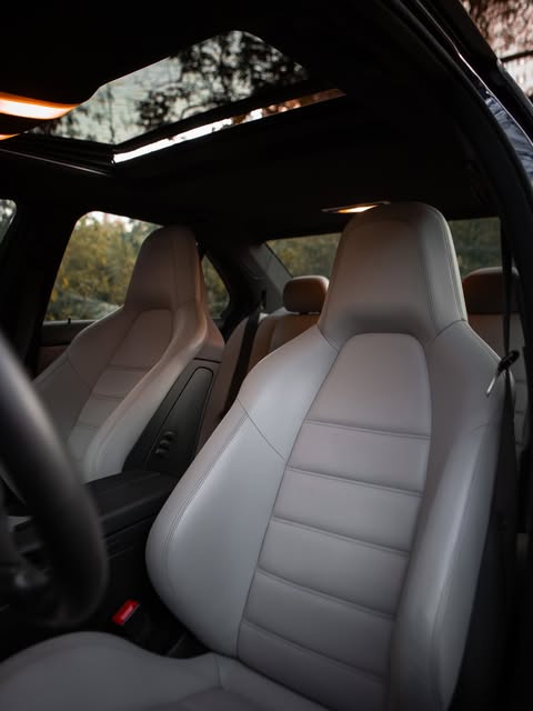 MERCEDES-BENZ C63 AMG - Imagem 12
