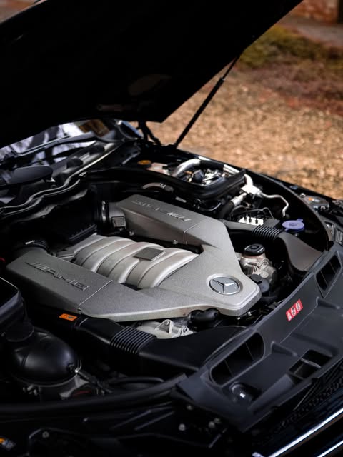 MERCEDES-BENZ C63 AMG - Imagem 13