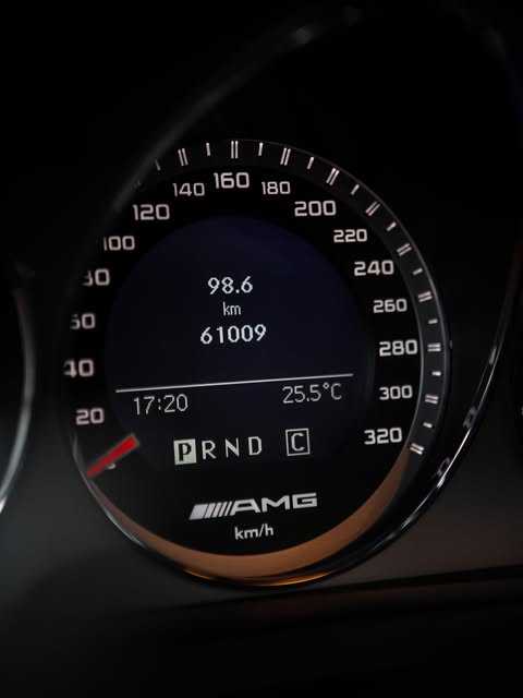 MERCEDES-BENZ C63 AMG - Imagem 14
