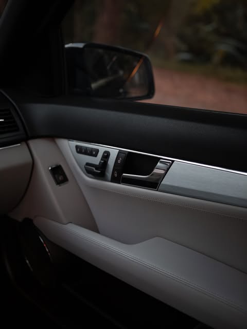 MERCEDES-BENZ C63 AMG - Imagem 15