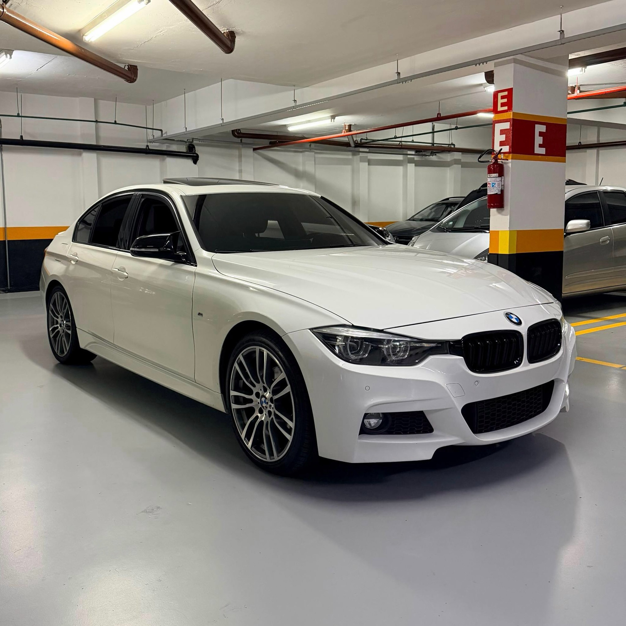 BMW 320I M SPORT PLUS - Imagem 6