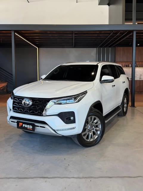 TOYOTA HILUX SW4 SRX - Imagem 1