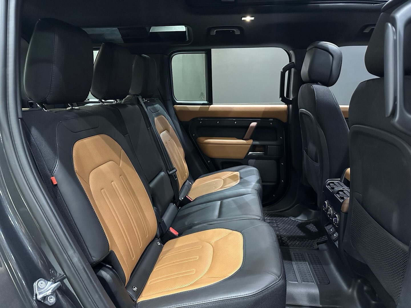 LAND ROVER DEFENDER 3.0 D300 TURBO DIESEL MHEV 110 X AWD AUTOMÁTICO - Imagem 8