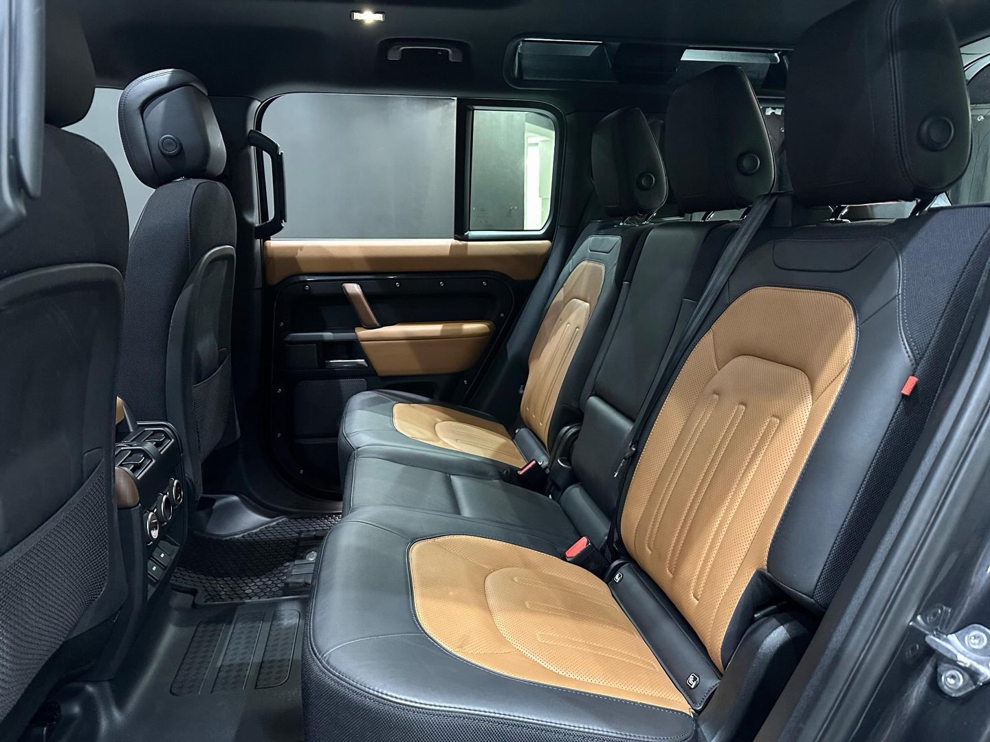 LAND ROVER DEFENDER 3.0 D300 TURBO DIESEL MHEV 110 X AWD AUTOMÁTICO - Imagem 9
