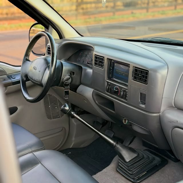 FORD F-250 XLT-L - Imagem 10