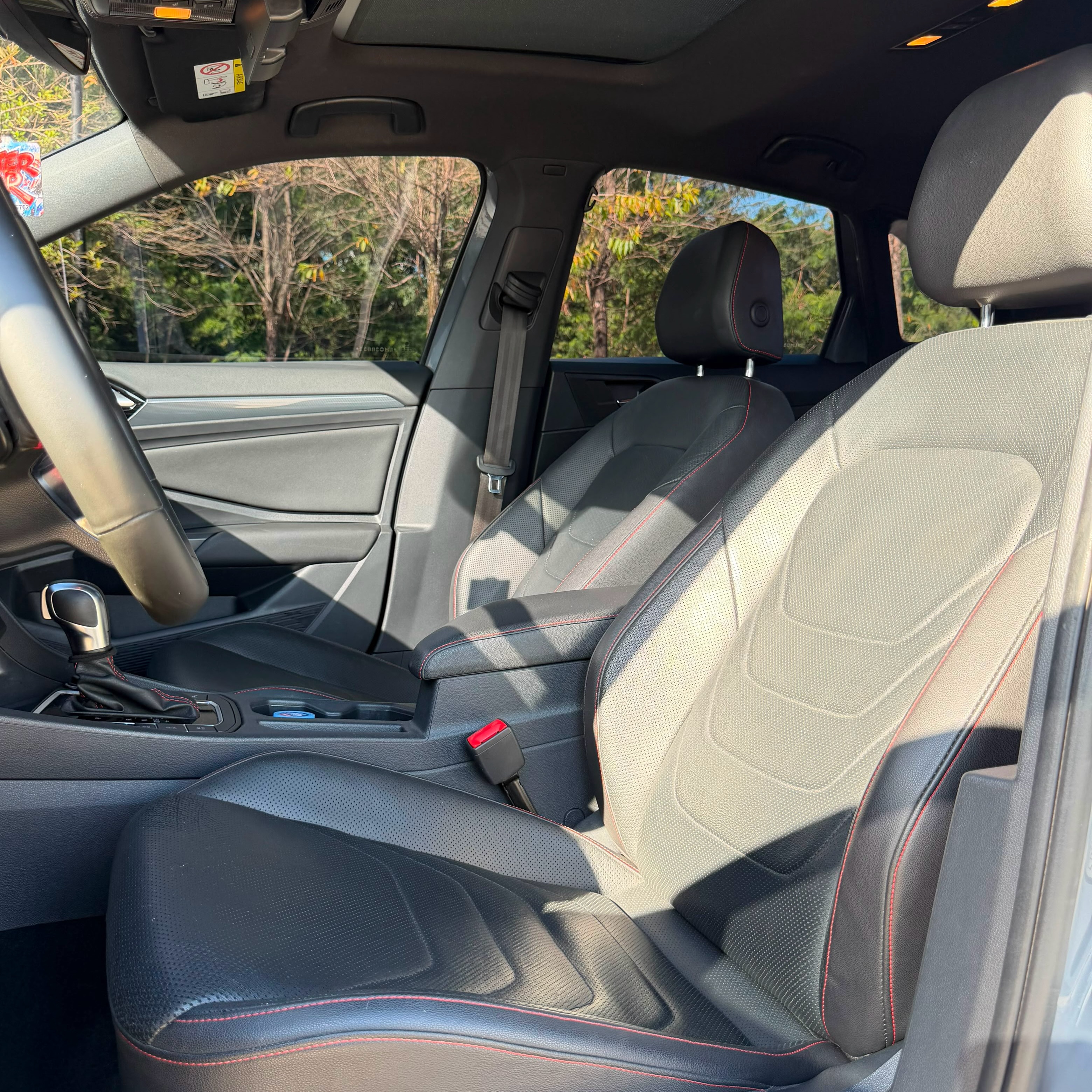 VOLKSWAGEN JETTA GLI - Imagem 9
