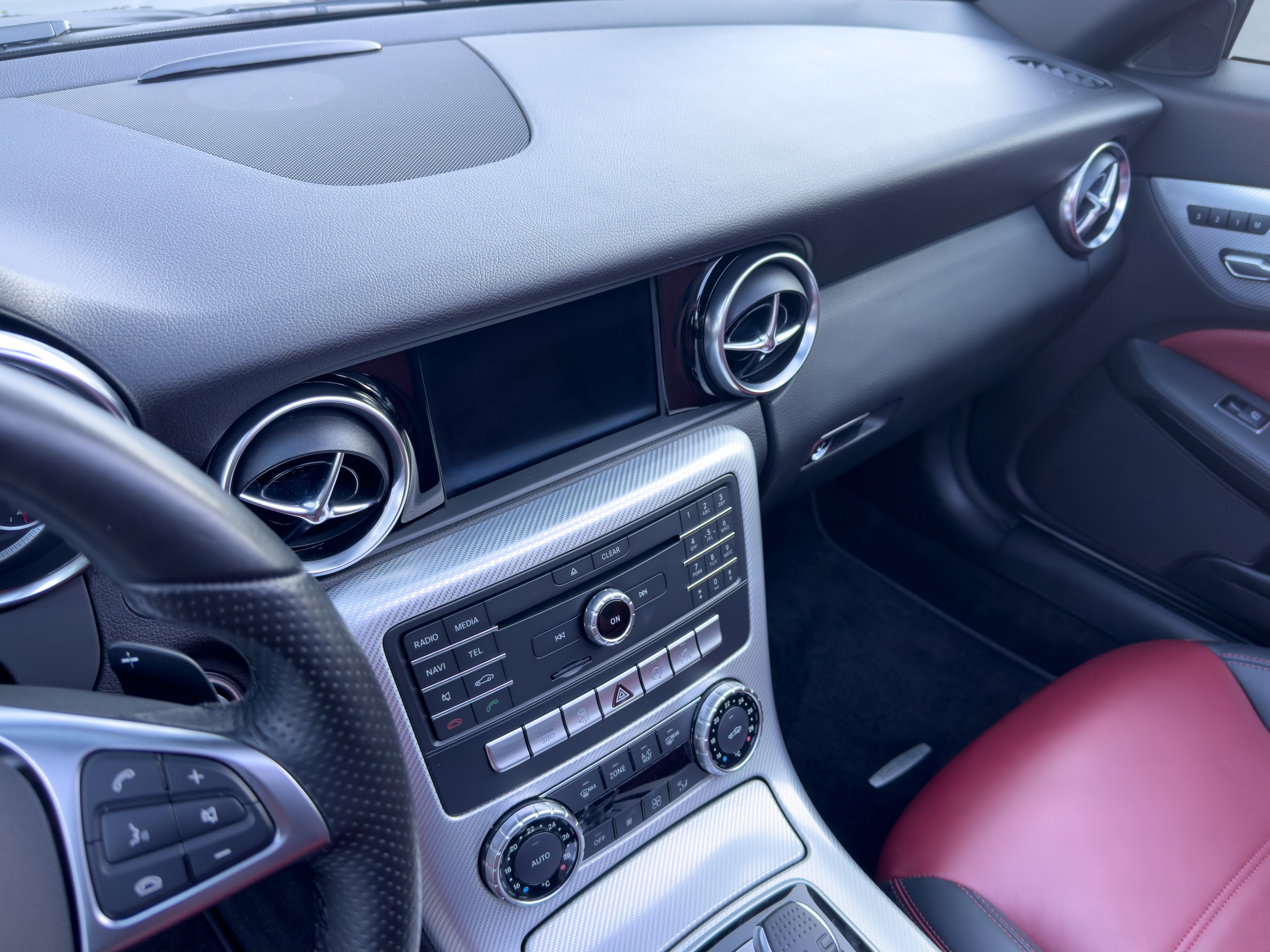 MERCEDES-BENZ SLC 300 - Imagem 12