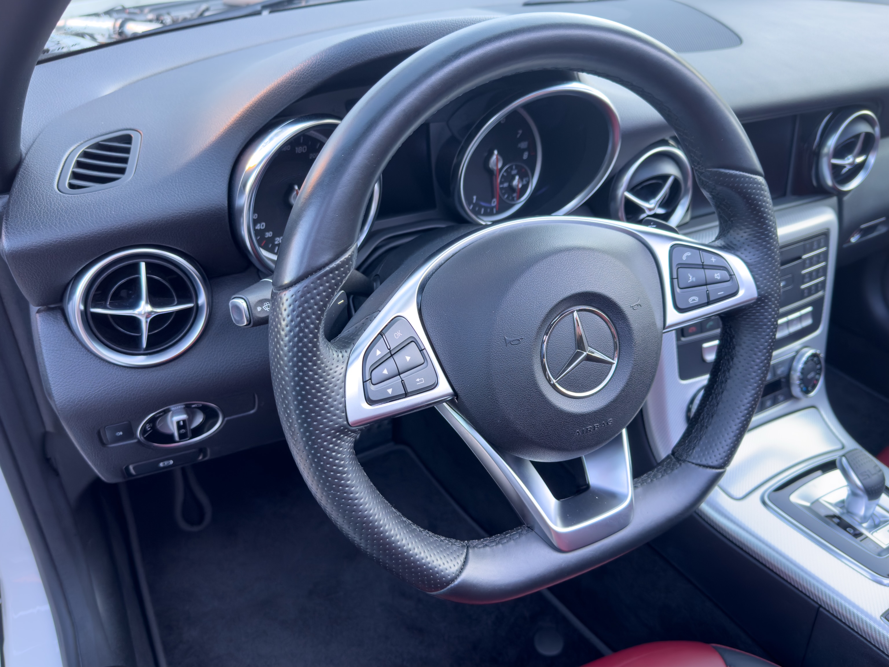 MERCEDES-BENZ SLC 300 - Imagem 10