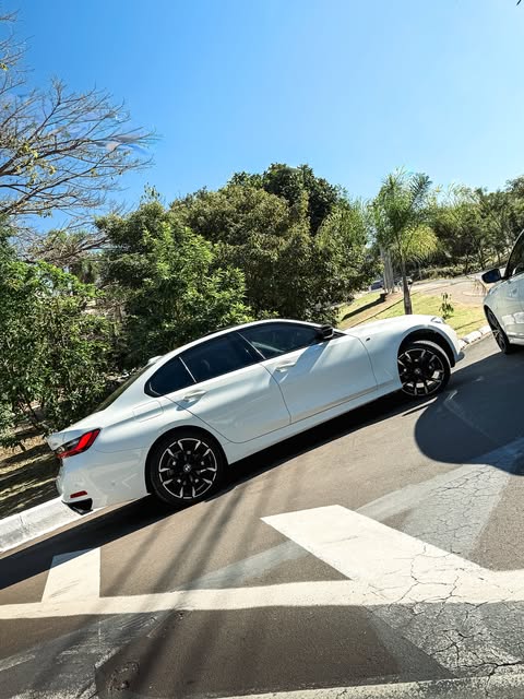 BMW 320I M SPORT - Imagem 18