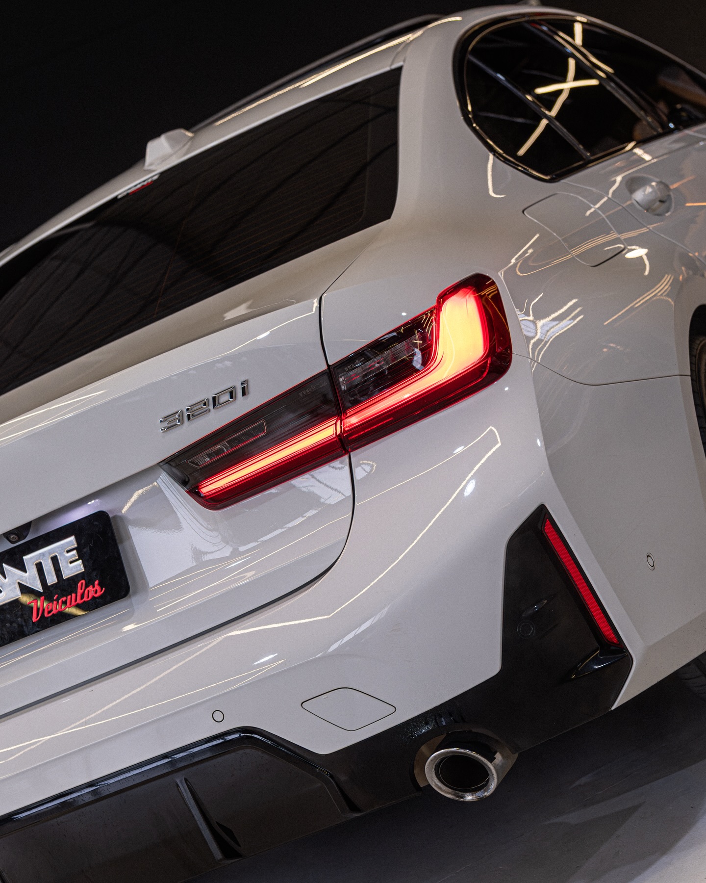 BMW 320I M SPORT - Imagem 8