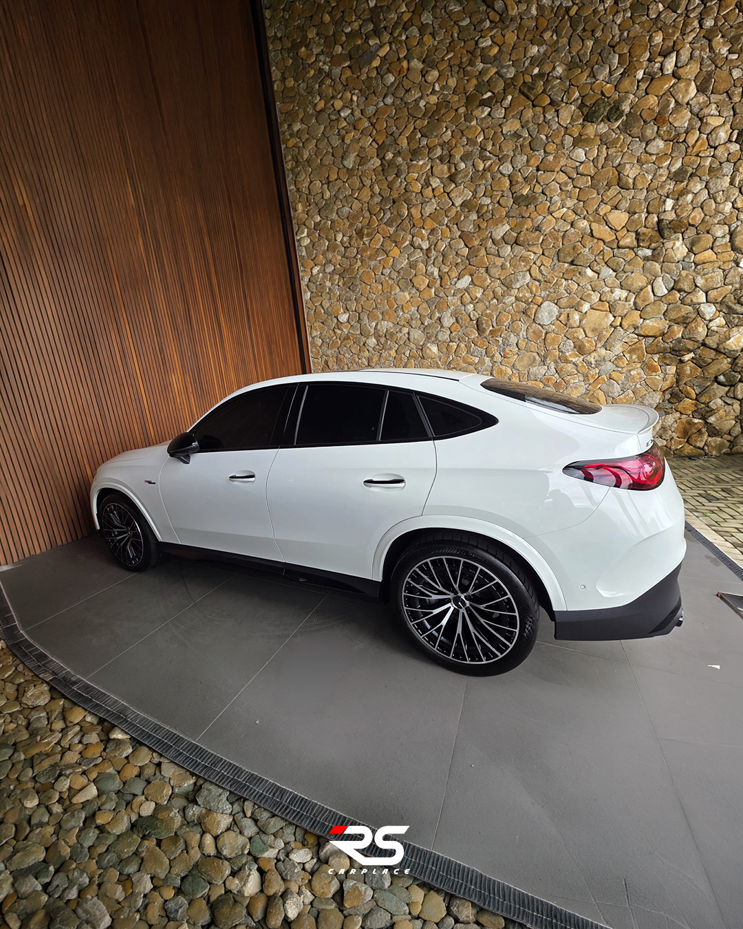 MERCEDES-BENZ GLC AMG 43 COUPÉ - Imagem 1