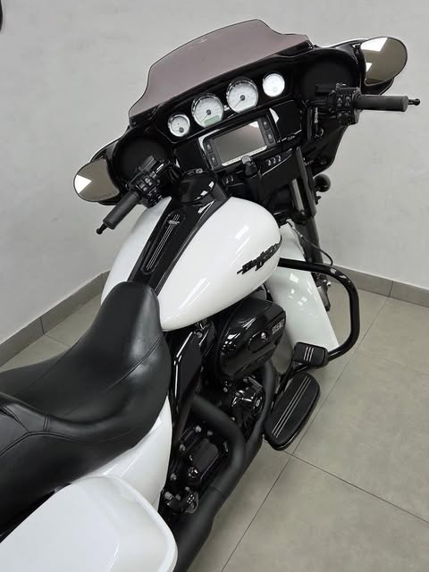 HARLEY-DAVIDSON STREET GLIDE SPECIAL - Imagem 8