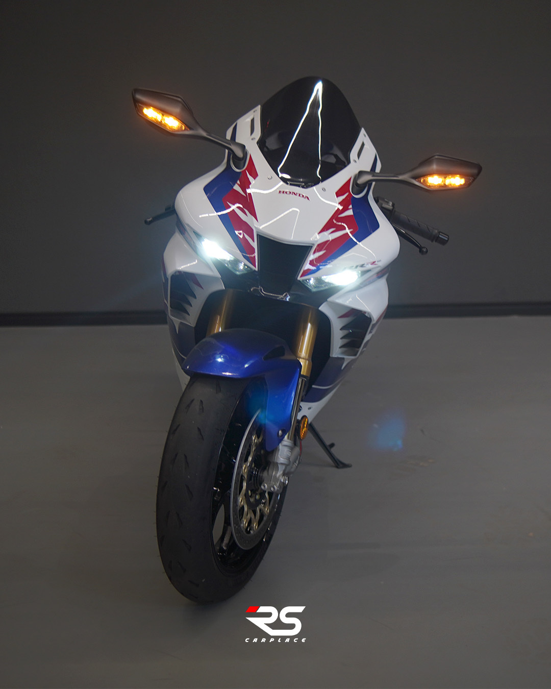 HONDA CBR1000RR FIREBLADE SPECIAL 30TH ANNIVERSARY EDITION - Imagem 2
