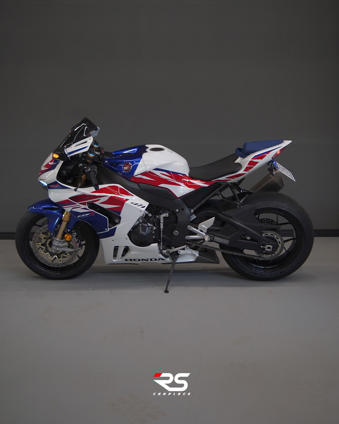 HONDA CBR1000RR FIREBLADE SPECIAL 30TH ANNIVERSARY EDITION - Imagem 3