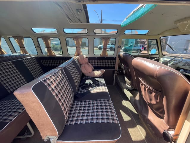 VOLKSWAGEN KOMBI CORUJINHA - Imagem 8