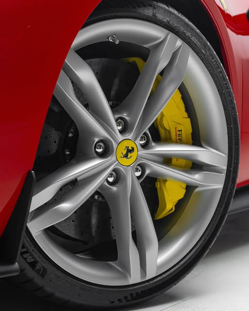 FERRARI 296 GTS - Imagem 6