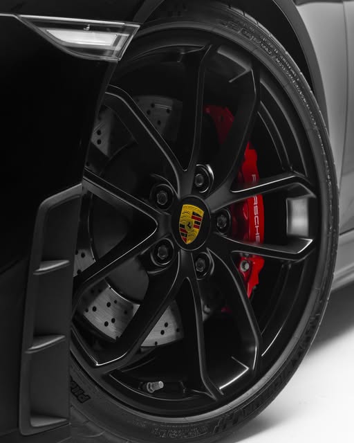 PORSCHE 718 SPYDER - Imagem 6