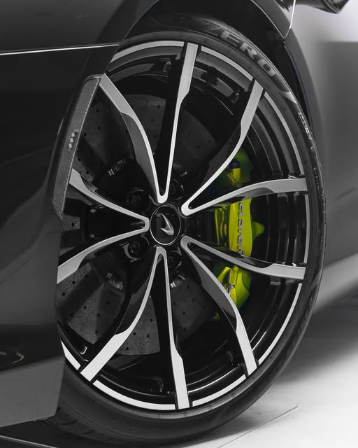 MCLAREN ARTURA - Imagem 6