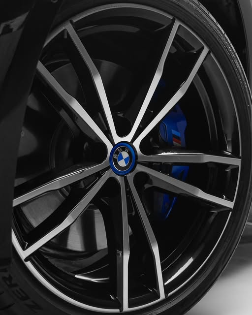 BMW 330E M SPORT - Imagem 6