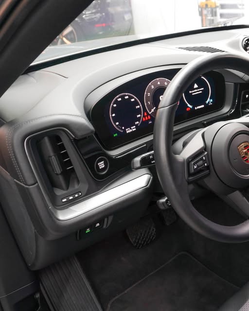 PORSCHE CAYENNE E-HYBRID COUPÉ AWD TIPTRONIC S - Imagem 4