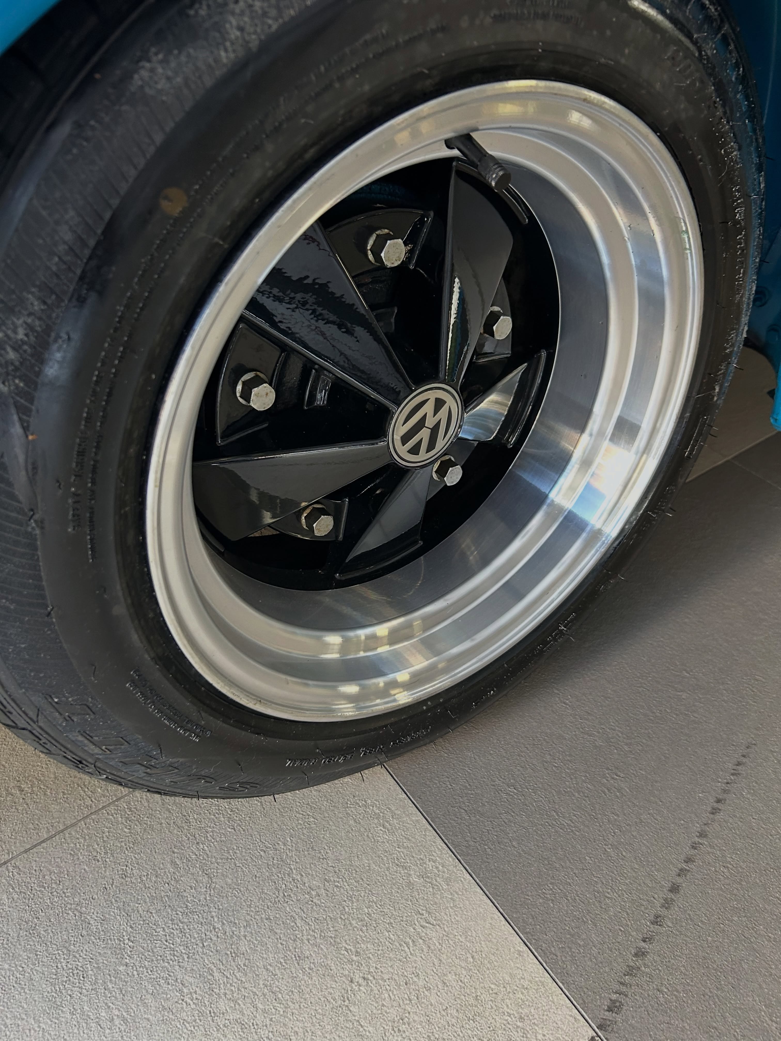 VOLKSWAGEN FUSCA CUSTOMIZADO “FUSKOMBI” - Imagem 4