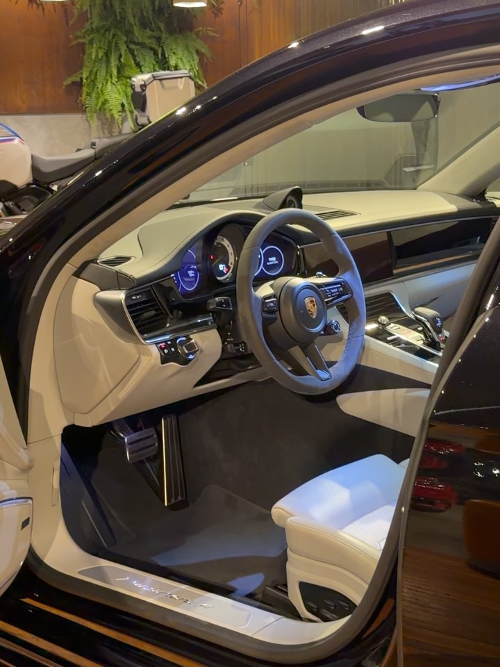 PORSCHE PANAMERA 4 E-HYBRID SPORT TURISMO - Imagem 13