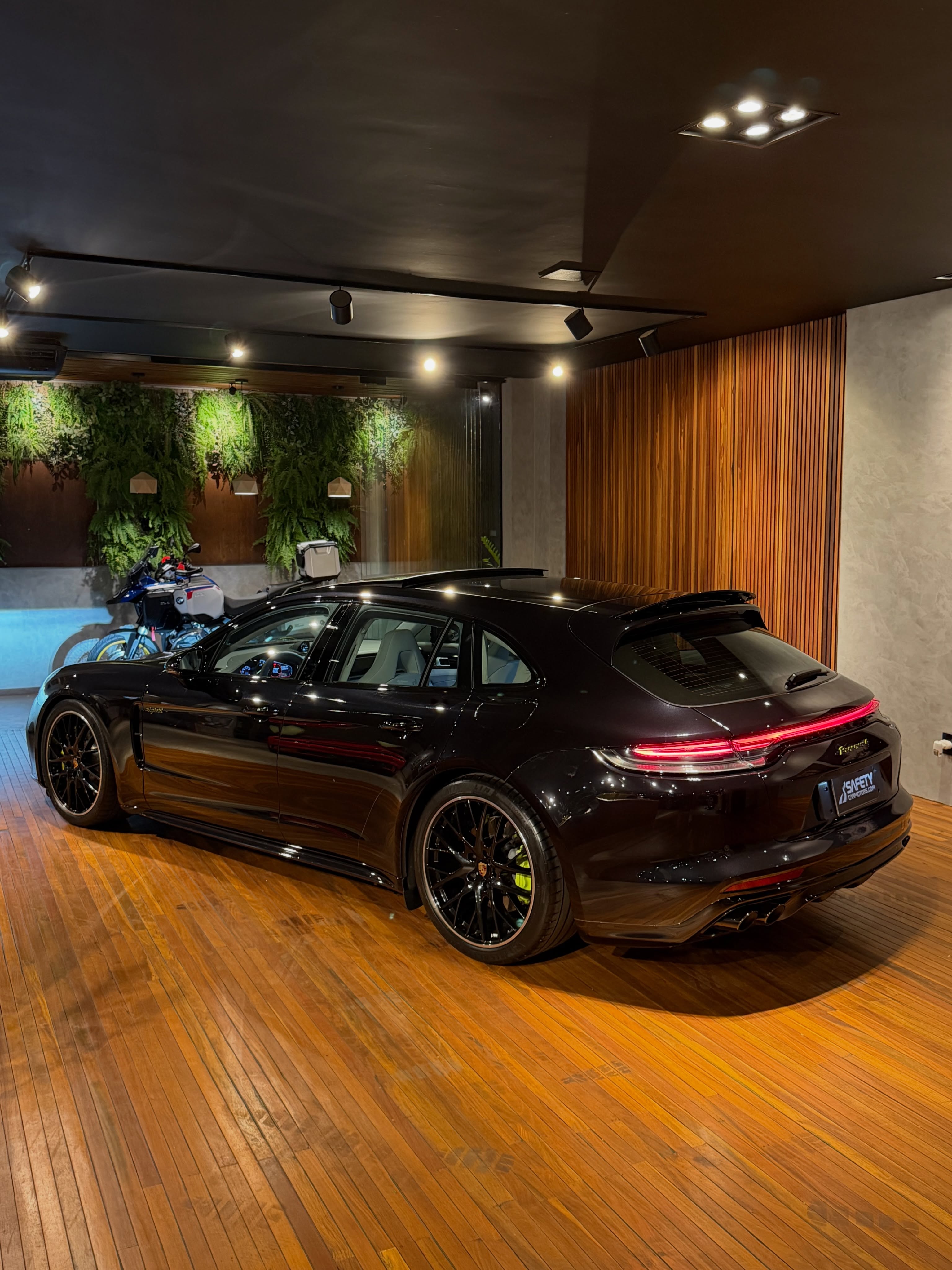 PORSCHE PANAMERA 4 E-HYBRID SPORT TURISMO - Imagem 4