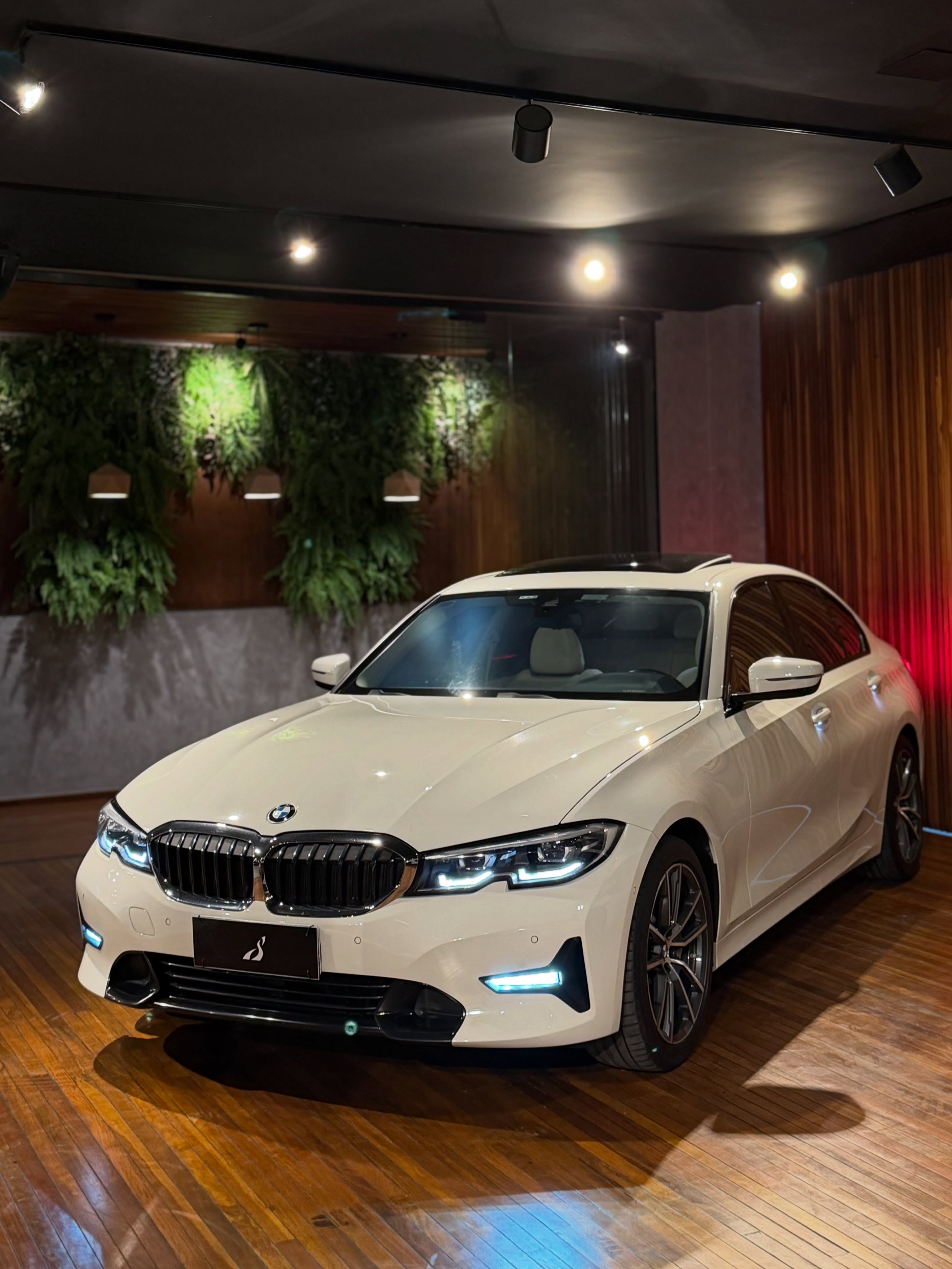BMW 330 SPORT - Imagem 1