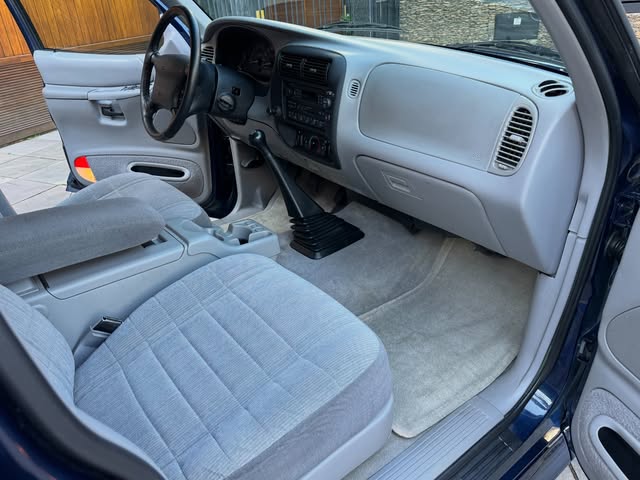 FORD EXPLORER XLT - Imagem 12