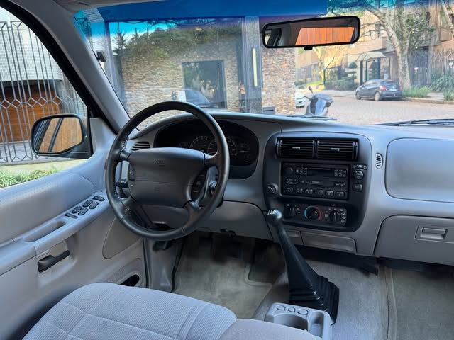 FORD EXPLORER XLT - Imagem 15