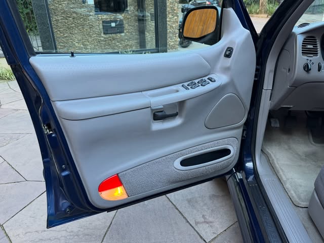 FORD EXPLORER XLT - Imagem 9