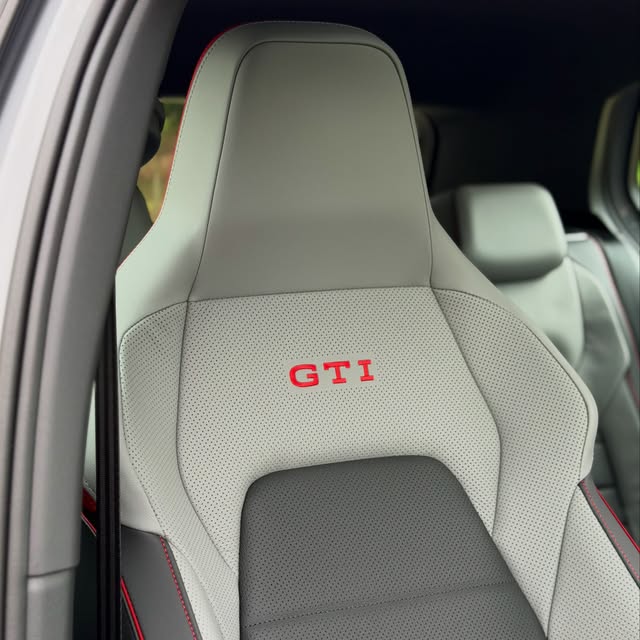VOLKSWAGEN GOLF GTI - Imagem 2