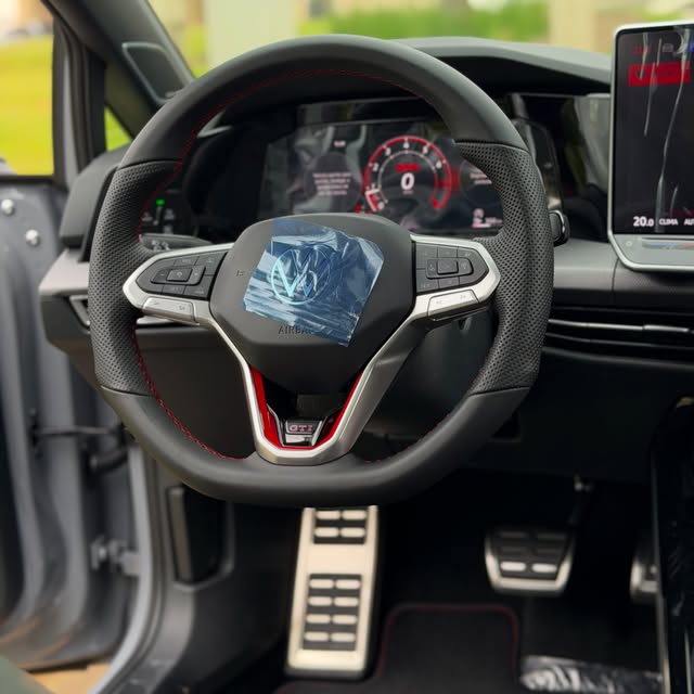 VOLKSWAGEN GOLF GTI - Imagem 16