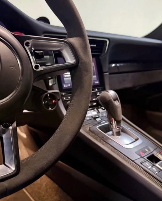 PORSCHE 911 GTS - Imagem 11