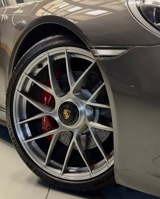 PORSCHE 911 GTS - Imagem 3