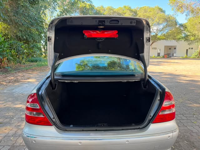 MERCEDES-BENZ E320 AVANTGARDE - Imagem 11
