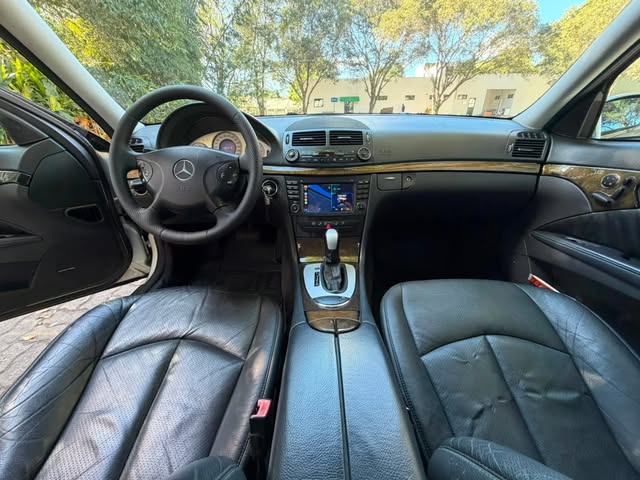 MERCEDES-BENZ E320 AVANTGARDE - Imagem 12
