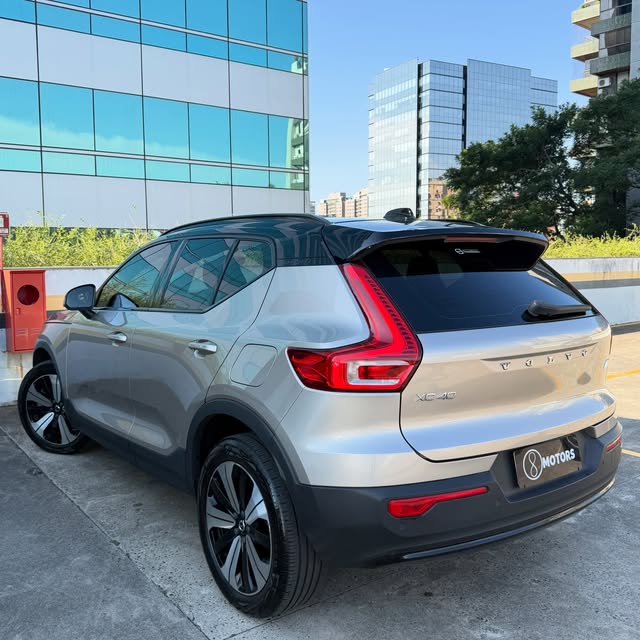 VOLVO XC40 RECHARGE PLUS - Imagem 6