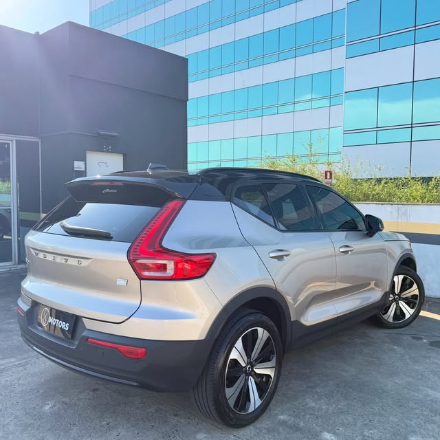 VOLVO XC40 RECHARGE PLUS - Imagem 8