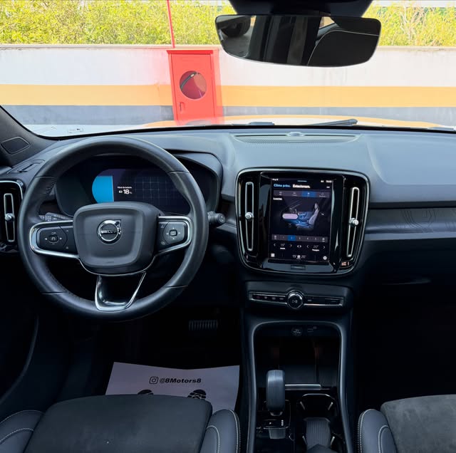 VOLVO XC40 RECHARGE PLUS - Imagem 9