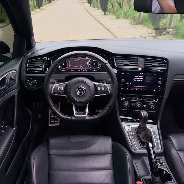 VOLKSWAGEN GOLF GTI 350TSI - Imagem 9