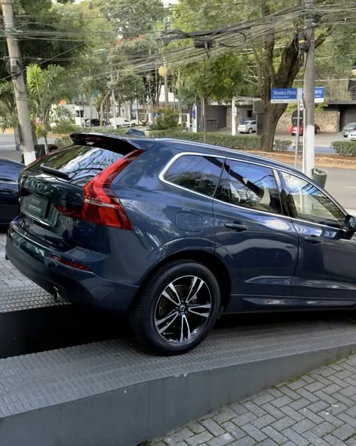 VOLVO XC60 MOMENTUM T5 AWD - Imagem 5