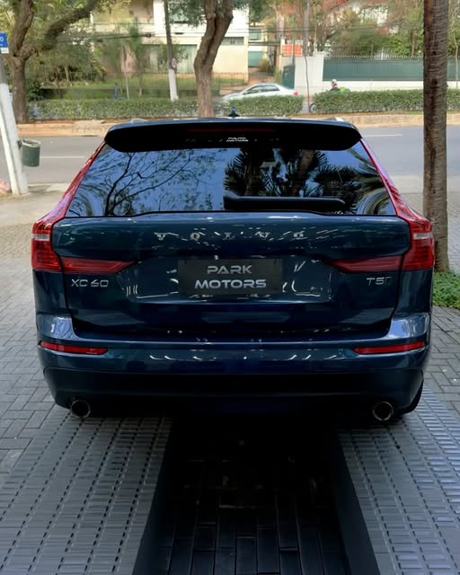 VOLVO XC60 MOMENTUM T5 AWD - Imagem 6