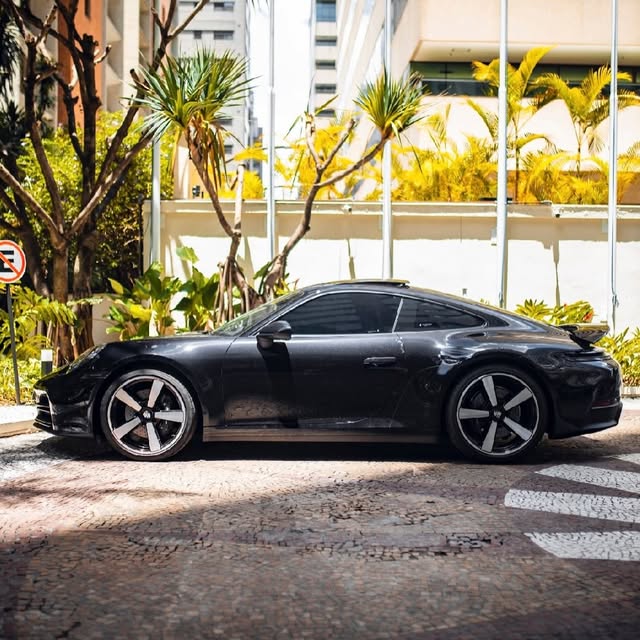 PORSCHE 911 CARRERA 992.2 - Imagem 4