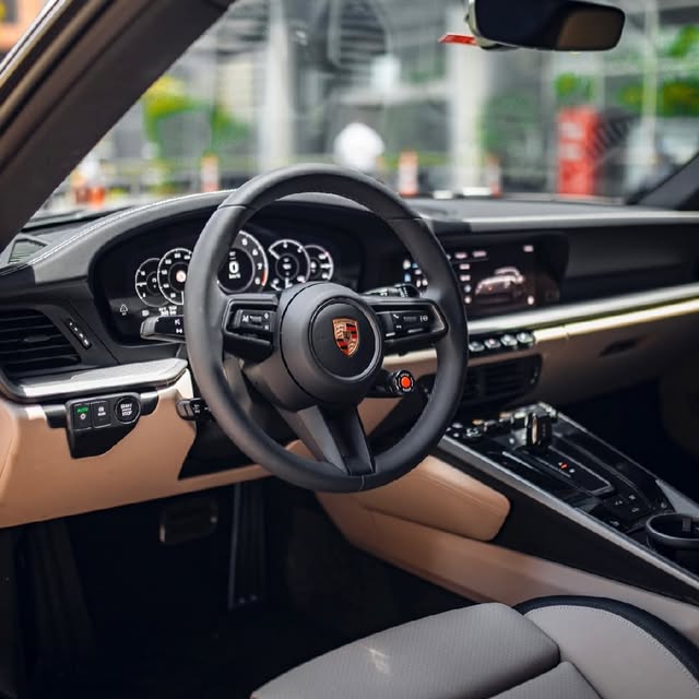 PORSCHE 911 CARRERA 992.2 - Imagem 6