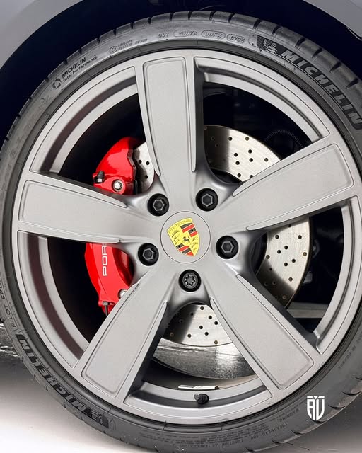 PORSCHE 718 BOXSTER GTS - Imagem 6