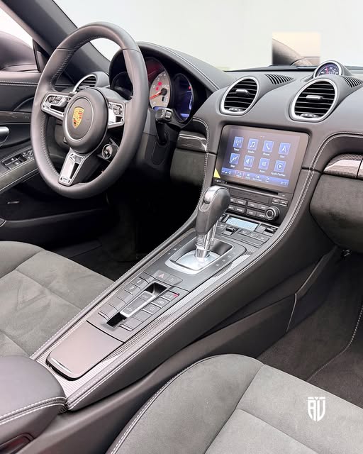 PORSCHE 718 BOXSTER GTS - Imagem 7