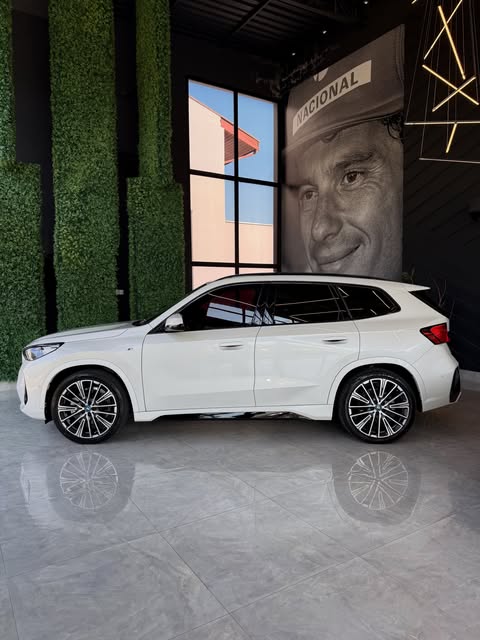 BMW IX1 XDRIVE30 M SPORT - Imagem 3
