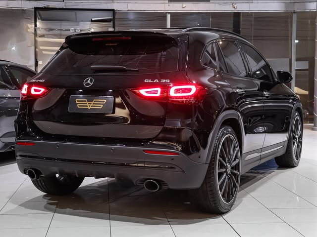 MERCEDES-BENZ GLA AMG 35 - Imagem 3