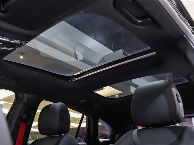 MERCEDES-BENZ GLA AMG 35 - Imagem 8